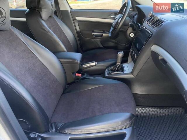 Белый Шкода Октавия, объемом двигателя 1.6 л и пробегом 195 тыс. км за 7800 $, фото 21 на Automoto.ua