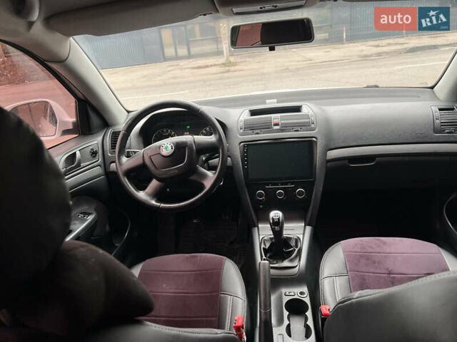 Білий Шкода Октавія, об'ємом двигуна 1.6 л та пробігом 270 тис. км за 6800 $, фото 18 на Automoto.ua