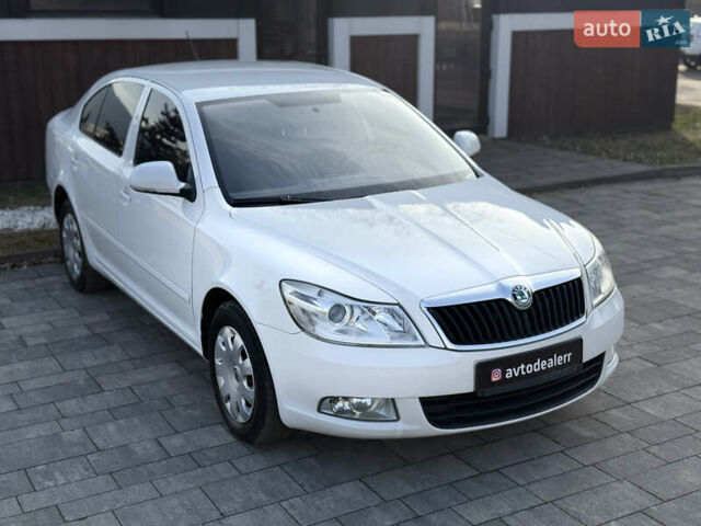 Белый Шкода Октавия, объемом двигателя 1.6 л и пробегом 212 тыс. км за 7800 $, фото 6 на Automoto.ua