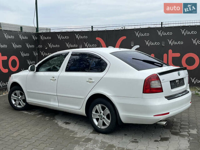 Шкода Октавия 2011 в Николаеве на Automoto.ua Белый Шкода Октавия, объемом двигателя 1.6 л и пробегом 183 тыс. км за 7499 $, фото 4 на Automoto.ua