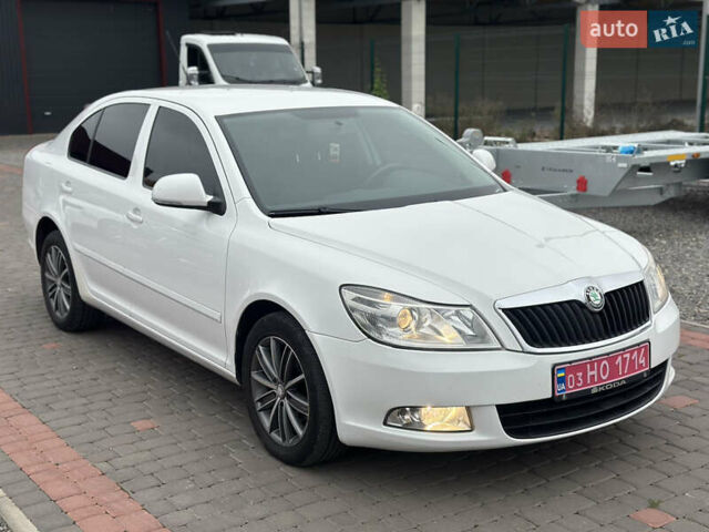 Шкода Октавия 2011 в Береговом на Automoto.ua Белый Шкода Октавия, объемом двигателя 1.6 л и пробегом 150 тыс. км за 8800 $, фото 1 на Automoto.ua