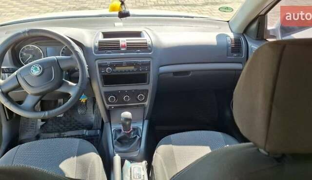 Білий Шкода Октавія, об'ємом двигуна 1.6 л та пробігом 138 тис. км за 7600 $, фото 9 на Automoto.ua