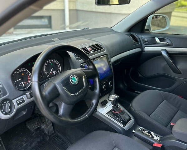 Шкода Октавия 2012 в Одессе на Automoto.ua Белый Шкода Октавия, объемом двигателя 1.97 л и пробегом 314 тыс. км за 9700 $, фото 26 на Automoto.ua