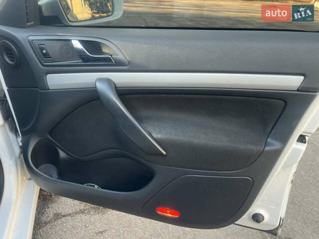 Белый Шкода Октавия, объемом двигателя 1.6 л и пробегом 186 тыс. км за 7700 $, фото 18 на Automoto.ua