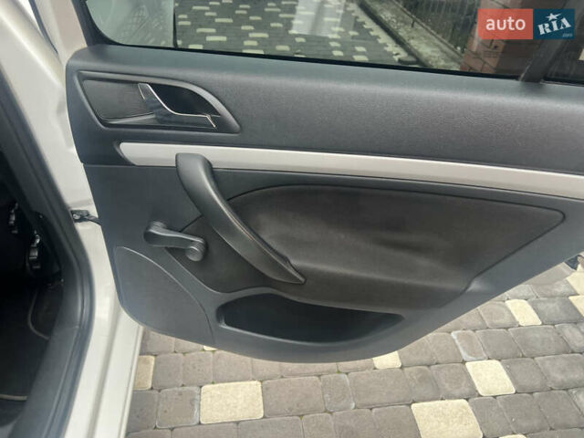 Білий Шкода Октавія, об'ємом двигуна 1.6 л та пробігом 313 тис. км за 7950 $, фото 37 на Automoto.ua