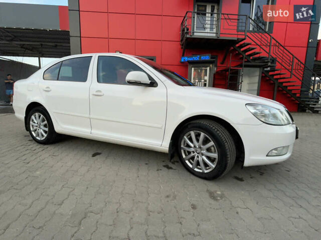 Білий Шкода Октавія, об'ємом двигуна 1.97 л та пробігом 236 тис. км за 8800 $, фото 5 на Automoto.ua