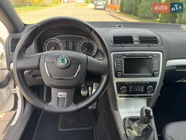 Белый Шкода Октавия, объемом двигателя 1.98 л и пробегом 177 тыс. км за 10550 $, фото 13 на Automoto.ua