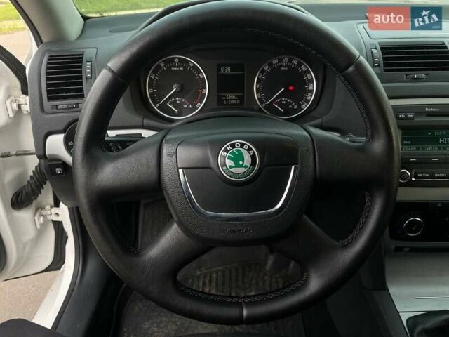 Белый Шкода Октавия, объемом двигателя 1.6 л и пробегом 273 тыс. км за 7299 $, фото 17 на Automoto.ua