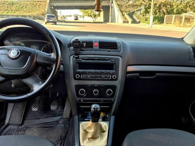 Білий Шкода Октавія, об'ємом двигуна 1.6 л та пробігом 280 тис. км за 7000 $, фото 14 на Automoto.ua