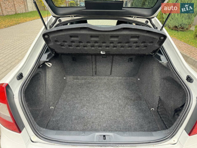 Белый Шкода Октавия, объемом двигателя 1.98 л и пробегом 177 тыс. км за 10550 $, фото 6 на Automoto.ua