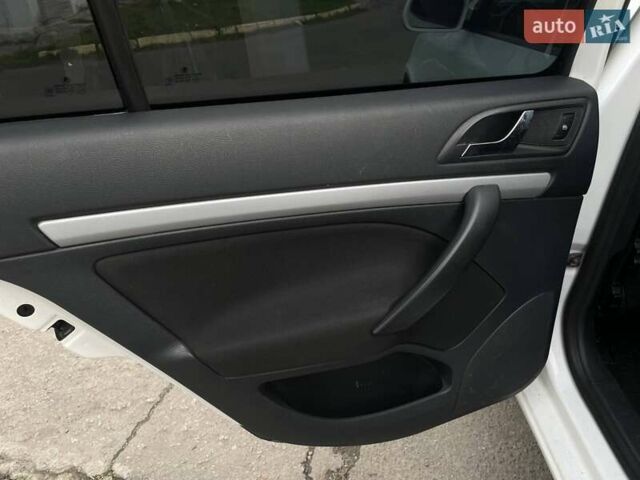 Белый Шкода Октавия, объемом двигателя 1.6 л и пробегом 273 тыс. км за 7299 $, фото 11 на Automoto.ua