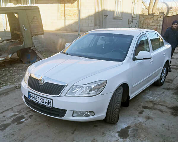 Білий Шкода Октавія, об'ємом двигуна 1.6 л та пробігом 215 тис. км за 7500 $, фото 2 на Automoto.ua