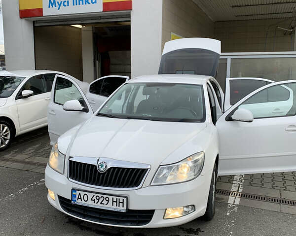 Білий Шкода Октавія, об'ємом двигуна 1.6 л та пробігом 294 тис. км за 7100 $, фото 3 на Automoto.ua