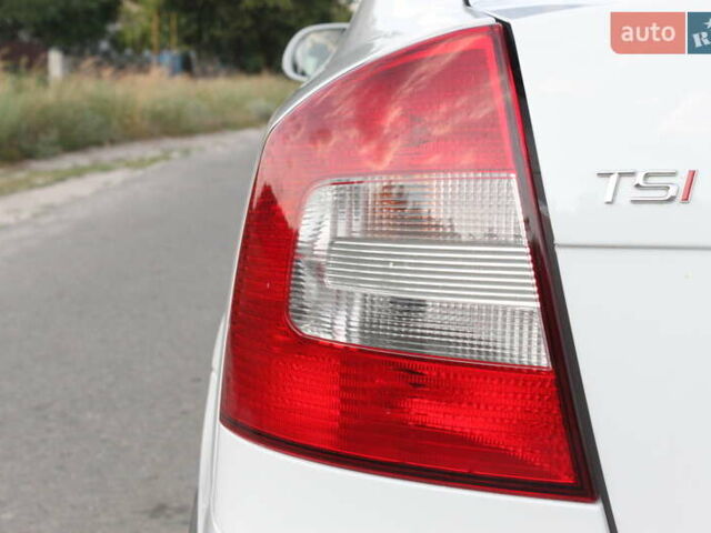 Белый Шкода Октавия, объемом двигателя 1.6 л и пробегом 170 тыс. км за 7450 $, фото 11 на Automoto.ua