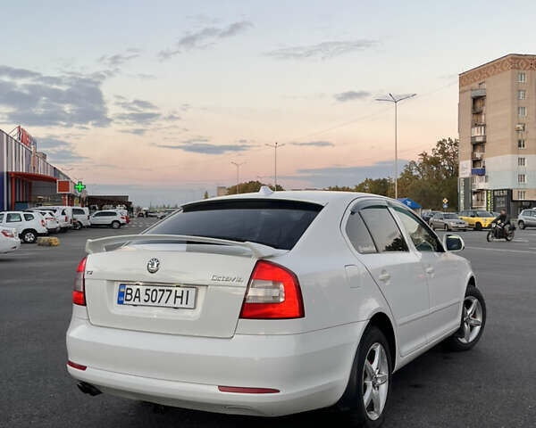 Шкода Октавия 2012 в Кропивницком (Кировограде) на Automoto.ua Белый Шкода Октавия, объемом двигателя 1.8 л и пробегом 222 тыс. км за 6700 $, фото 3 на Automoto.ua