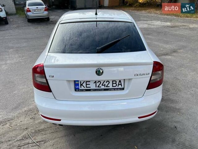 Шкода Октавия 2012 в Днепре (Днепропетровске) на Automoto.ua Белый Шкода Октавия, объемом двигателя 1.8 л и пробегом 167 тыс. км за 6700 $, фото 13 на Automoto.ua