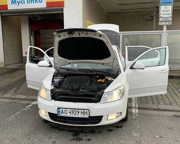 Білий Шкода Октавія, об'ємом двигуна 1.6 л та пробігом 294 тис. км за 7100 $, фото 4 на Automoto.ua