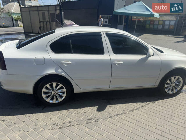 Белый Шкода Октавия, объемом двигателя 1.8 л и пробегом 69 тыс. км за 13199 $, фото 1 на Automoto.ua