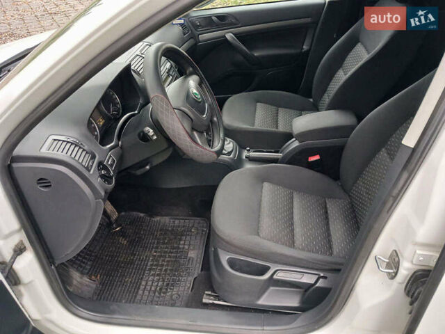 Білий Шкода Октавія, об'ємом двигуна 1.4 л та пробігом 207 тис. км за 7700 $, фото 12 на Automoto.ua