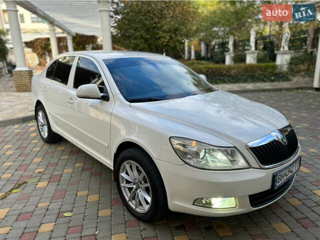 Шкода Октавия 2012 в Одессе на Automoto.ua Белый Шкода Октавия, объемом двигателя 1.97 л и пробегом 314 тыс. км за 9700 $, фото 18 на Automoto.ua