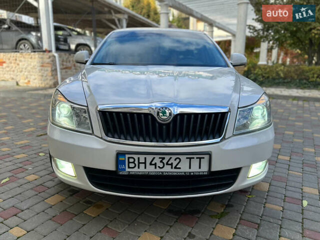 Шкода Октавия 2012 в Одессе на Automoto.ua Белый Шкода Октавия, объемом двигателя 1.97 л и пробегом 314 тыс. км за 9700 $, фото 25 на Automoto.ua