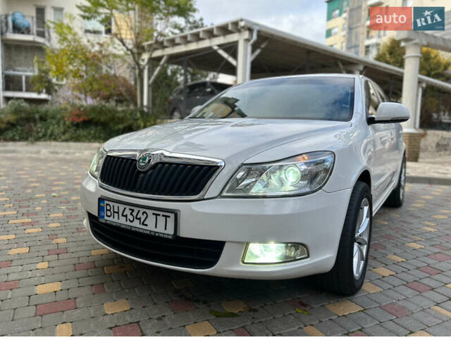 Шкода Октавия 2012 в Одессе на Automoto.ua Белый Шкода Октавия, объемом двигателя 1.97 л и пробегом 314 тыс. км за 9700 $, фото 7 на Automoto.ua