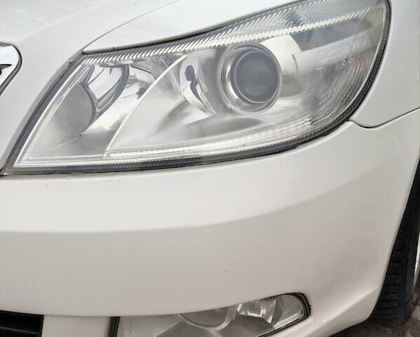 Белый Шкода Октавия, объемом двигателя 1.6 л и пробегом 286 тыс. км за 7500 $, фото 15 на Automoto.ua