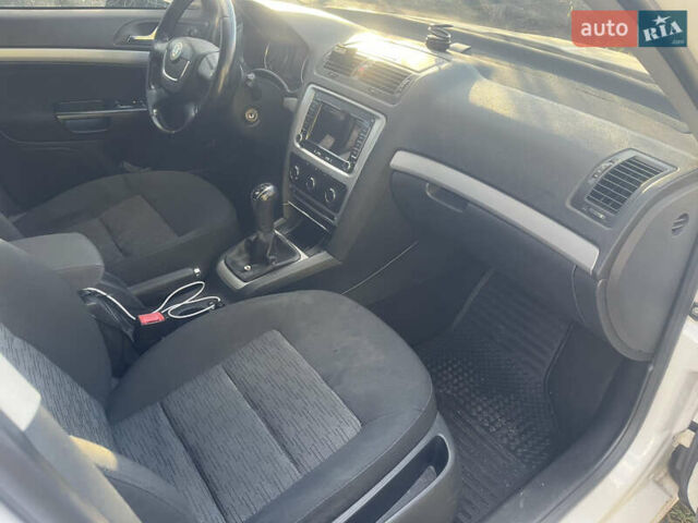 Белый Шкода Октавия, объемом двигателя 1.6 л и пробегом 186 тыс. км за 7700 $, фото 6 на Automoto.ua