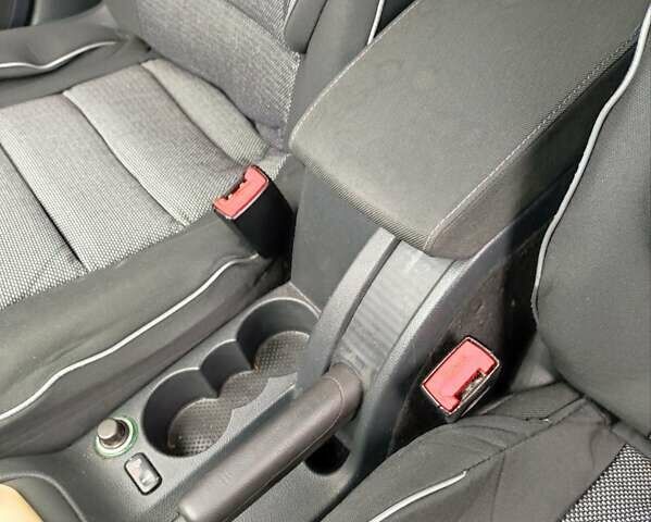 Белый Шкода Октавия, объемом двигателя 1.6 л и пробегом 286 тыс. км за 7500 $, фото 11 на Automoto.ua