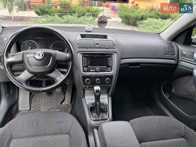 Белый Шкода Октавия, объемом двигателя 1.6 л и пробегом 281 тыс. км за 7500 $, фото 10 на Automoto.ua