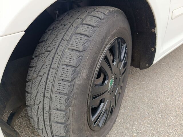 Белый Шкода Октавия, объемом двигателя 1.2 л и пробегом 305 тыс. км за 5900 $, фото 3 на Automoto.ua