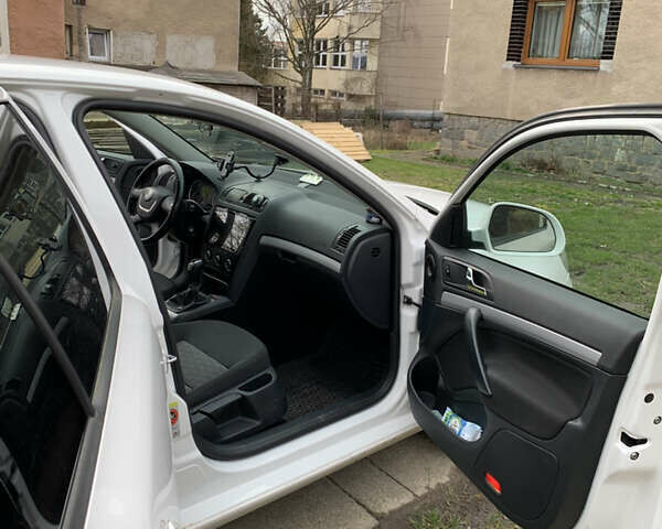 Білий Шкода Октавія, об'ємом двигуна 1.6 л та пробігом 294 тис. км за 7100 $, фото 13 на Automoto.ua