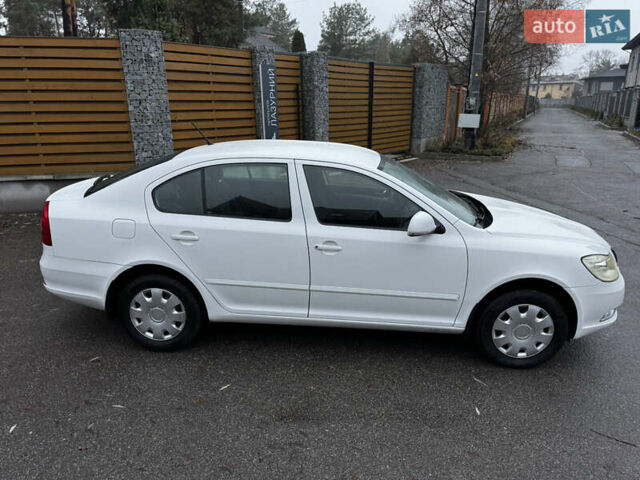 Белый Шкода Октавия, объемом двигателя 1.8 л и пробегом 37 тыс. км за 10900 $, фото 7 на Automoto.ua