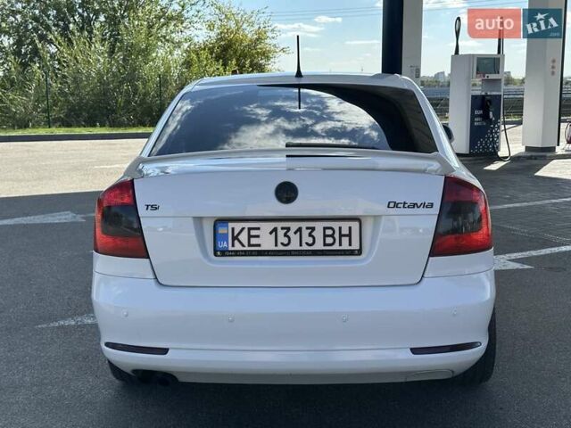 Білий Шкода Октавія, об'ємом двигуна 1.8 л та пробігом 199 тис. км за 7999 $, фото 12 на Automoto.ua