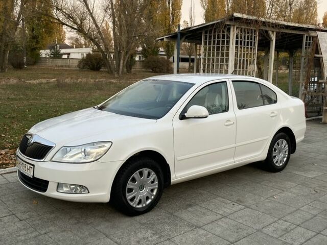 Белый Шкода Октавия, объемом двигателя 1.8 л и пробегом 56 тыс. км за 12000 $, фото 5 на Automoto.ua