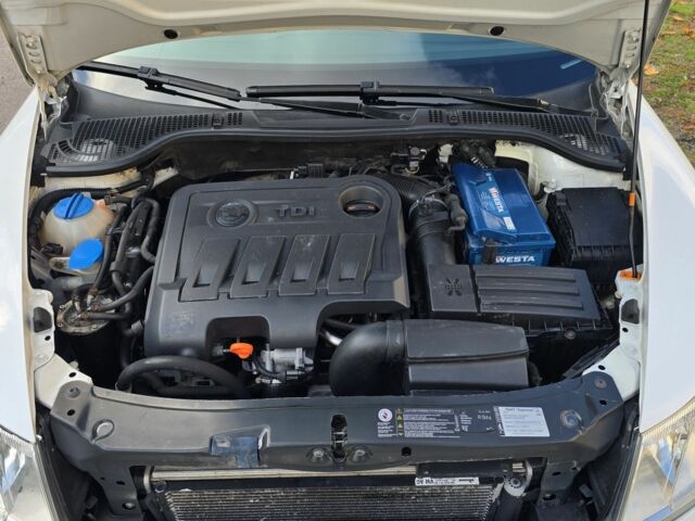 Белый Шкода Октавия, объемом двигателя 2 л и пробегом 180 тыс. км за 8700 $, фото 5 на Automoto.ua