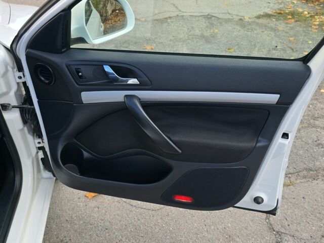 Белый Шкода Октавия, объемом двигателя 2 л и пробегом 180 тыс. км за 8700 $, фото 21 на Automoto.ua