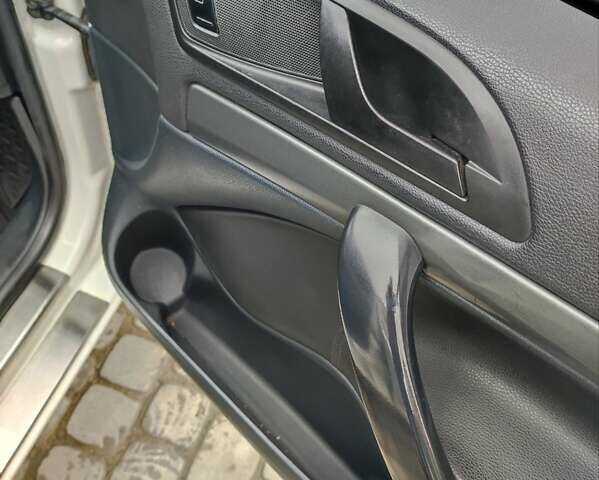 Белый Шкода Октавия, объемом двигателя 1.6 л и пробегом 286 тыс. км за 7500 $, фото 6 на Automoto.ua