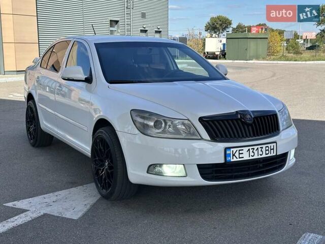 Білий Шкода Октавія, об'ємом двигуна 1.8 л та пробігом 199 тис. км за 7999 $, фото 7 на Automoto.ua