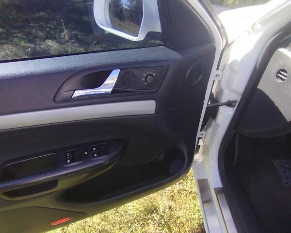 Білий Шкода Октавія, об'ємом двигуна 1.6 л та пробігом 239 тис. км за 9500 $, фото 19 на Automoto.ua