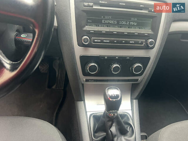 Білий Шкода Октавія, об'ємом двигуна 1.6 л та пробігом 313 тис. км за 7950 $, фото 50 на Automoto.ua