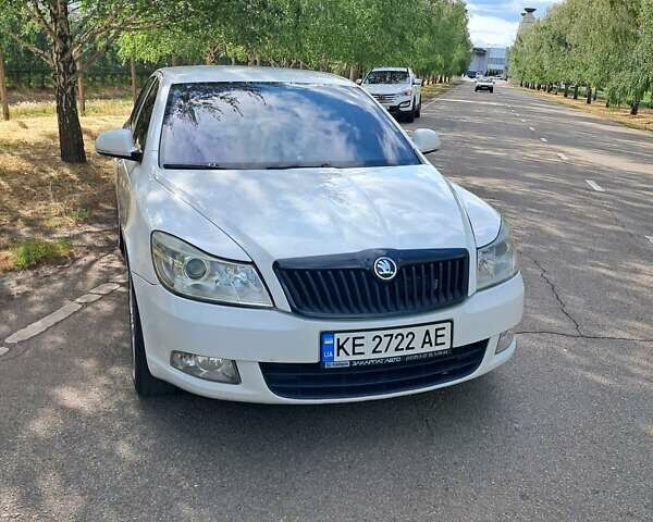 Белый Шкода Октавия, объемом двигателя 1.6 л и пробегом 281 тыс. км за 7500 $, фото 5 на Automoto.ua