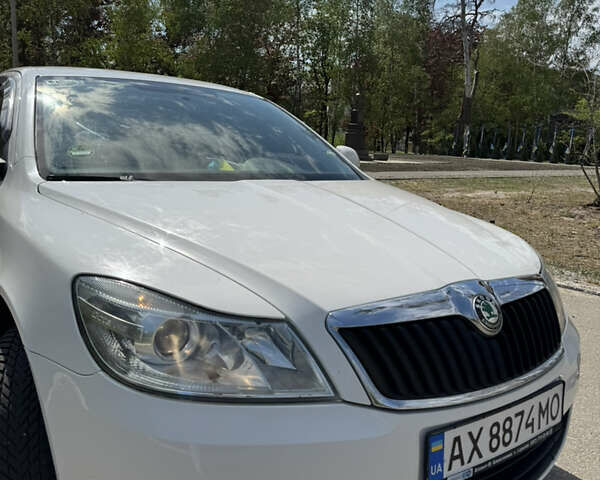 Белый Шкода Октавия, объемом двигателя 1.6 л и пробегом 180 тыс. км за 8000 $, фото 9 на Automoto.ua