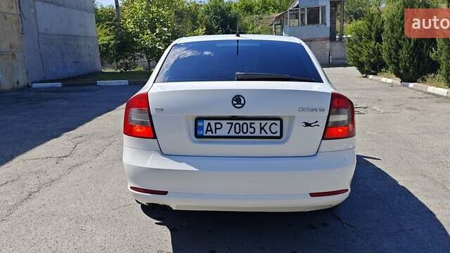Шкода Октавия 2012 в Запорожье на Automoto.ua Белый Шкода Октавия, объемом двигателя 1.8 л и пробегом 240 тыс. км за 10800 $, фото 4 на Automoto.ua