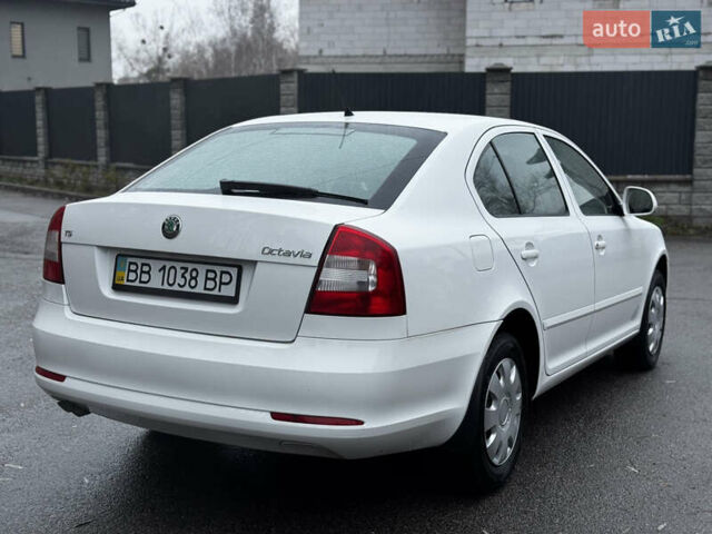 Белый Шкода Октавия, объемом двигателя 1.8 л и пробегом 37 тыс. км за 10900 $, фото 9 на Automoto.ua