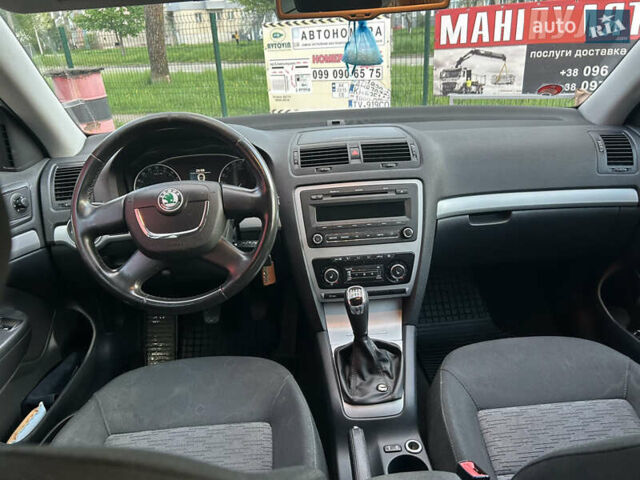 Білий Шкода Октавія, об'ємом двигуна 1.97 л та пробігом 236 тис. км за 8800 $, фото 13 на Automoto.ua