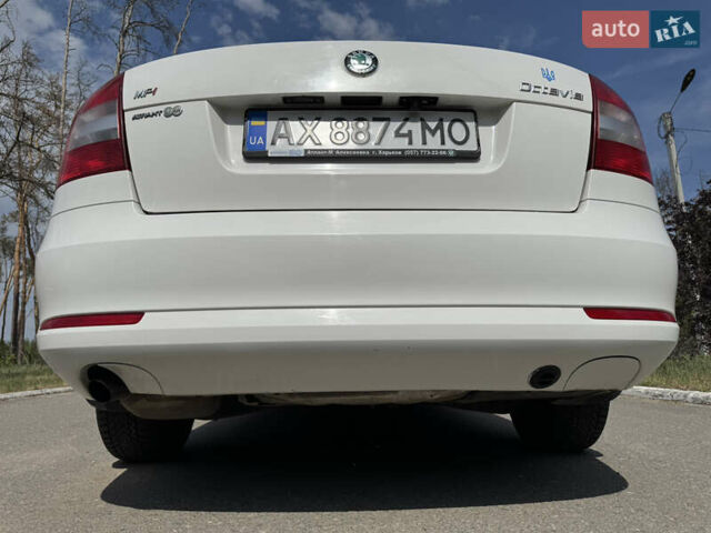 Белый Шкода Октавия, объемом двигателя 1.6 л и пробегом 180 тыс. км за 8000 $, фото 7 на Automoto.ua