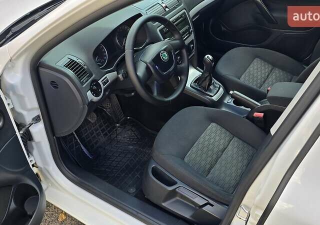 Білий Шкода Октавія, об'ємом двигуна 1.97 л та пробігом 180 тис. км за 8700 $, фото 3 на Automoto.ua