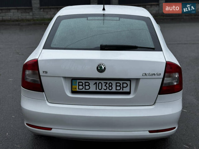 Белый Шкода Октавия, объемом двигателя 1.8 л и пробегом 37 тыс. км за 10900 $, фото 12 на Automoto.ua