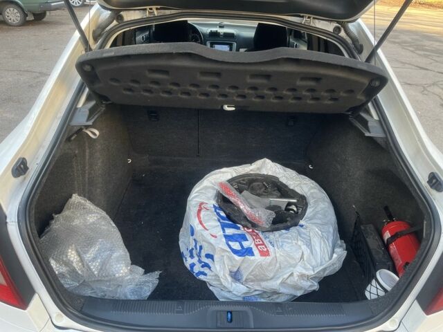 Белый Шкода Октавия, объемом двигателя 1.6 л и пробегом 186 тыс. км за 7700 $, фото 21 на Automoto.ua